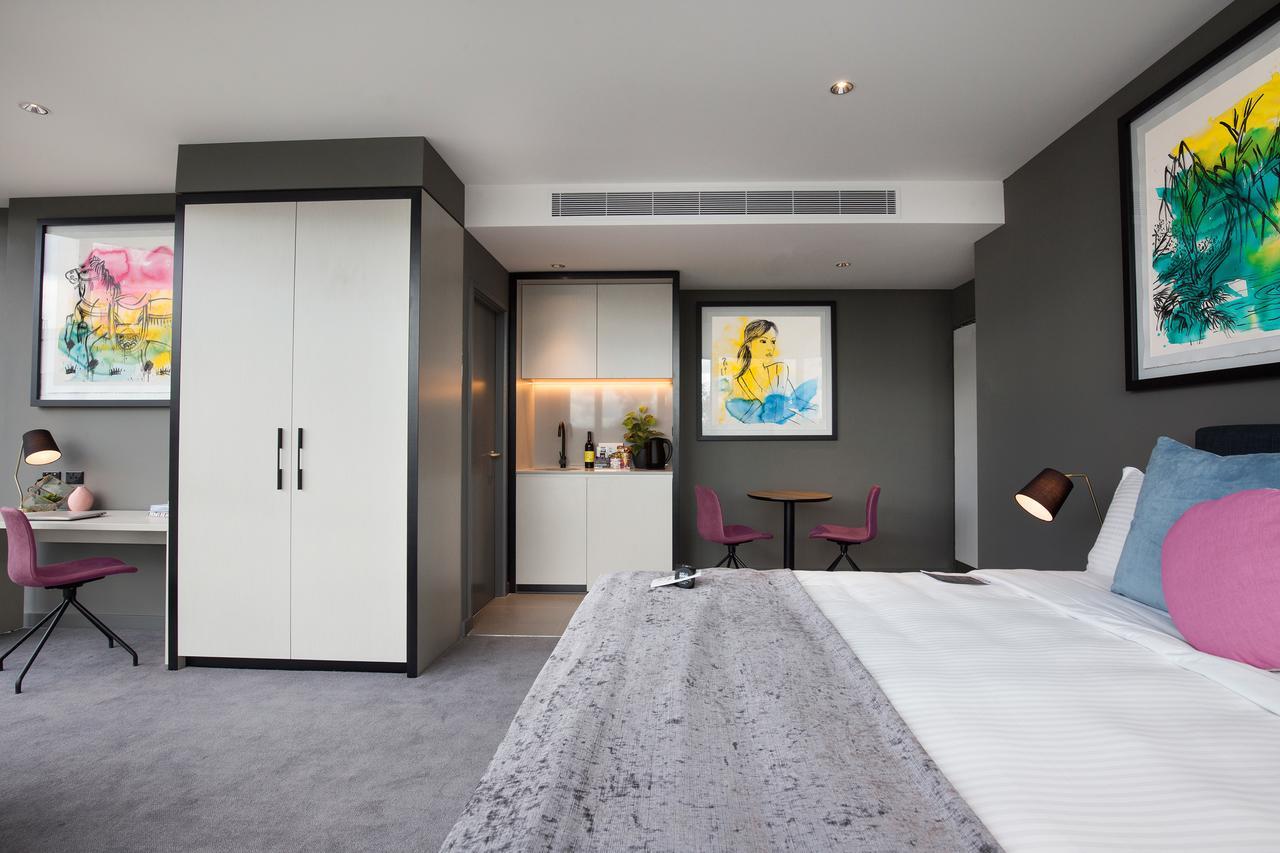 Art Series - The Chen Box Hill Ngoại thất bức ảnh A room at the hotel