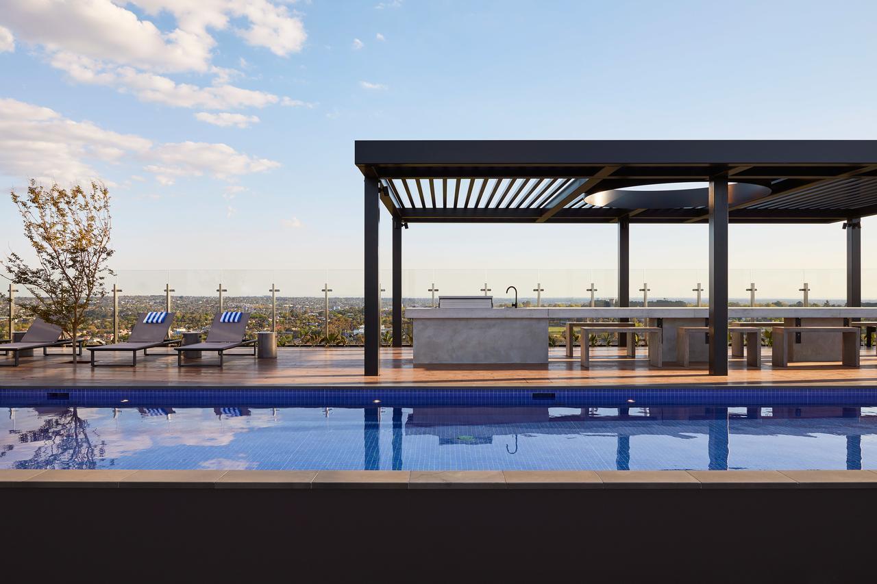 Art Series - The Chen Box Hill Ngoại thất bức ảnh Rooftop pool