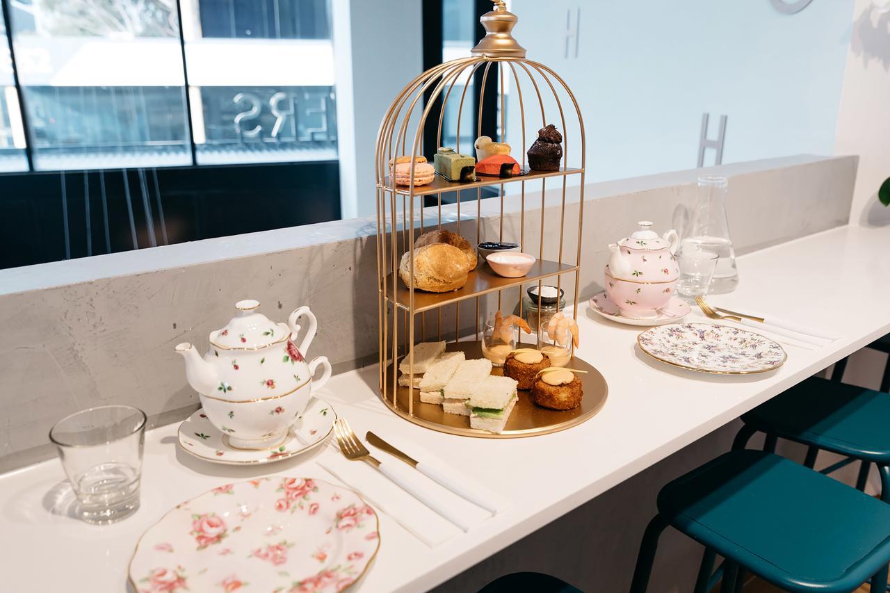 Art Series - The Chen Box Hill Ngoại thất bức ảnh Afternoon tea at the British Airways Galleries lounge at London Heathrow Airport